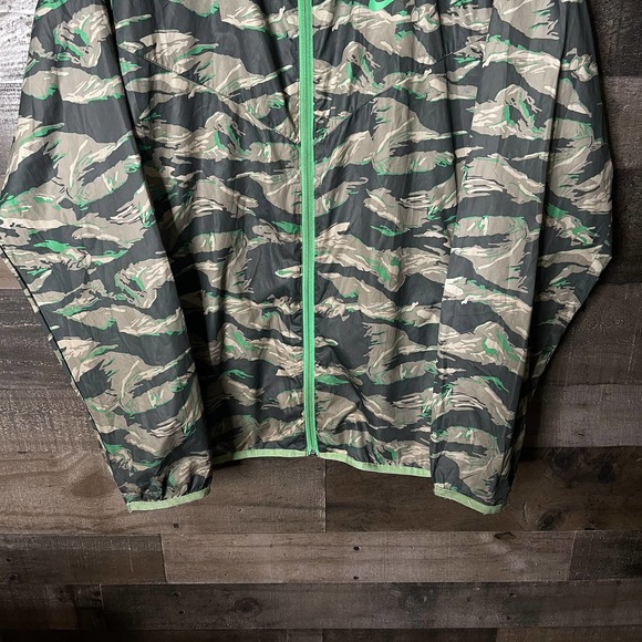 SOLD Nike Camo Packable Windrunner Jacket 2XL - Picture 2 of 3